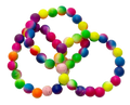 Armbänder mit Kugeln in Regenbogenfarben