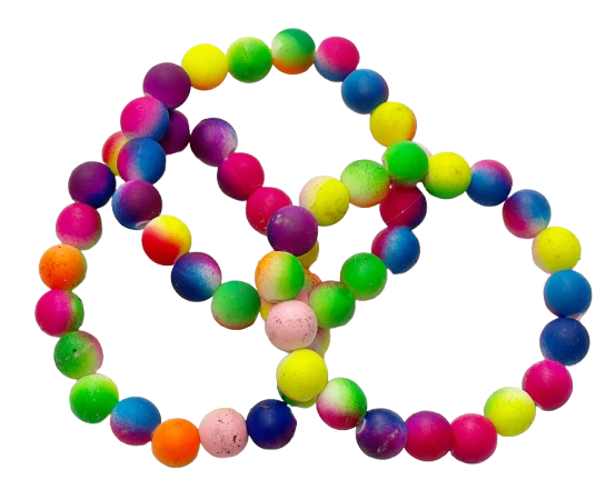 Armbänder mit Kugeln in Regenbogenfarben