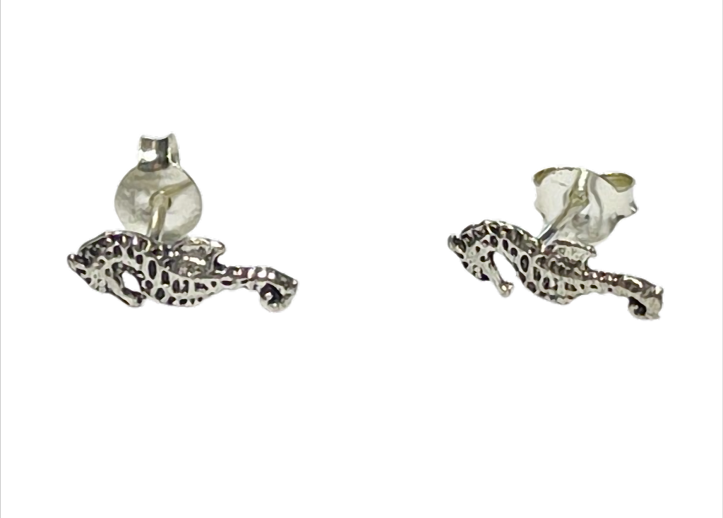 „SeaWhisper“ Ohrstecker Seepferdchen – 925er Silber – ca. 12 mm