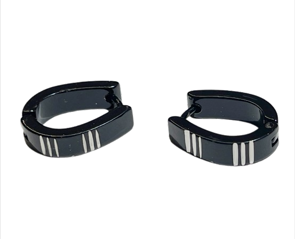 Midnight Stripes Creolen Edelstahl schwarz mit silbernen Streifen – 16 x 5 mm