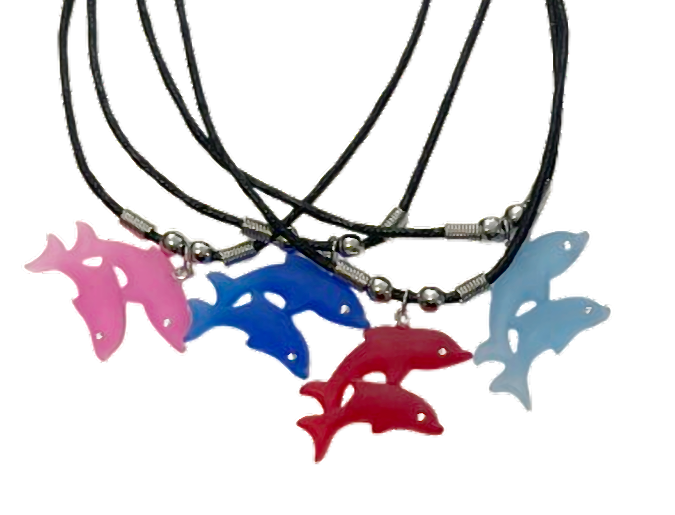 Kette mit farbigem doppeltem Delphin und Strassstein am Wachsband