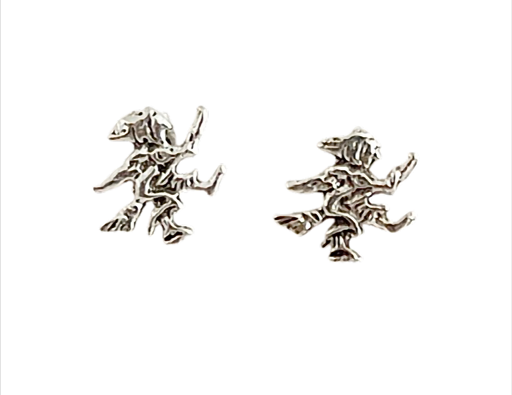 Kleine Flughexe Ohrstecker Hexe auf Besen 925 Silber – 9 x 7,5  mm