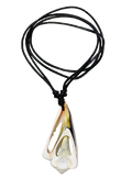 Muschelkette, Muschel gesägt am Wachsband