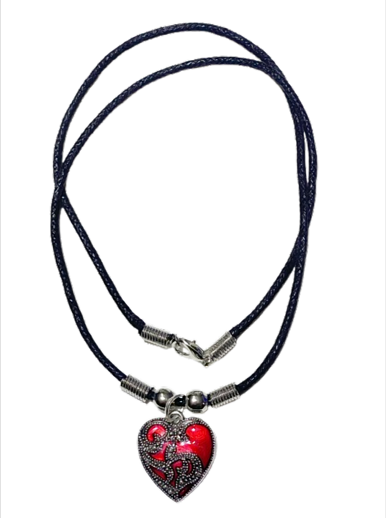 Halskette mit Herz Anhänger – Baumwoll Wachsband 48 cm