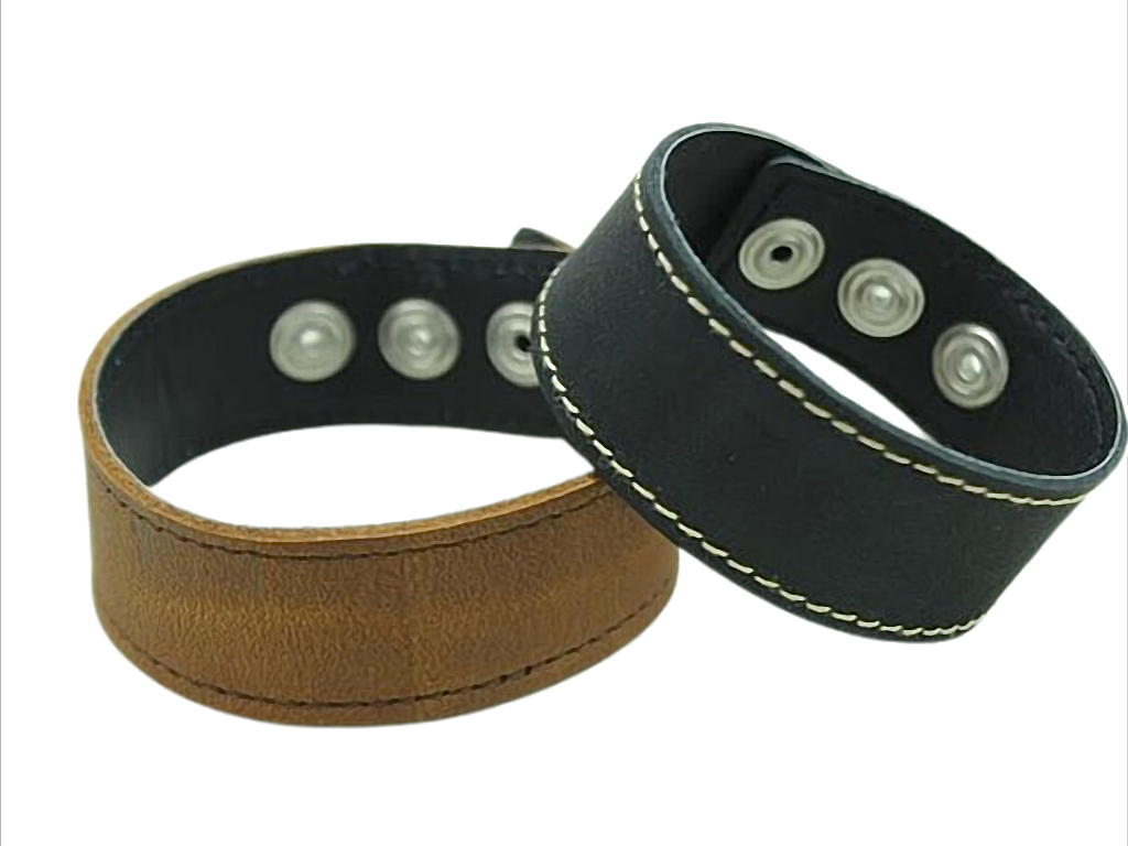 Urban Cuff Breites Lederarmband mit Ziernaht, verstellbar – 2,5 cm breit