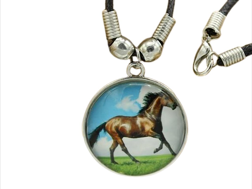 Kette mit Cabochon-Anhänger „Braunes Pferd“ am Wachsband