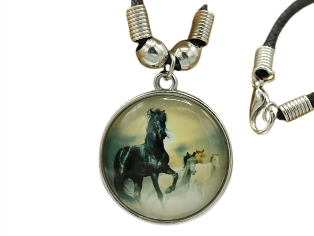 Wild Horses Spirit Cabochon Halskette „Wildpferde“ – Baumwollwachsband 48 cm