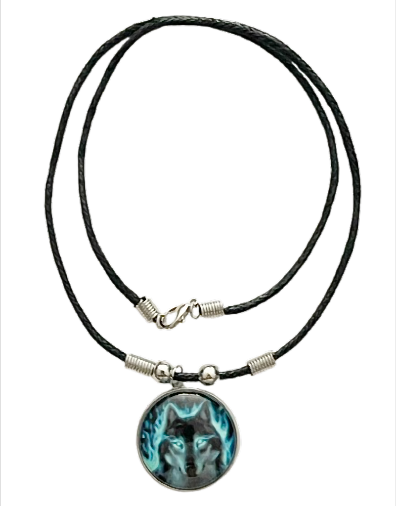 Kette mit Cabochon Anhänger, Wolf mit leuchtenden Augen