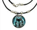 Kette mit Cabochon Anhänger, Wolf mit leuchtenden Augen